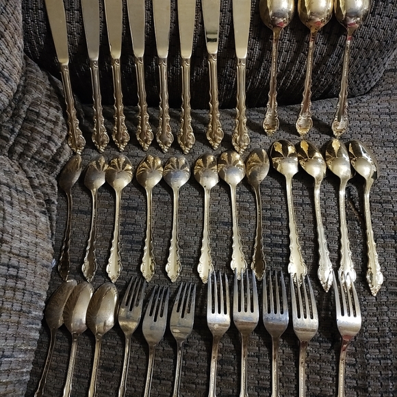 Rogers Golden Melody Flatware Set Gold Electroplated Stainless Steel 34pcs - Picture 10 of 16